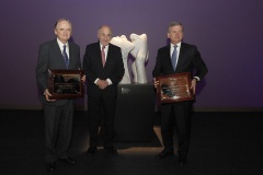 El ministro de Hacienda, Felipe Larraín, junto al ex titular de la cartera, Alejandro Foxley, y el presidente de Icare, Francisco Silva.