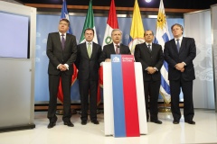 Los ministros de Chile, Perú, Colombia, México y Uruguay en conferencia de prensa en La Moneda